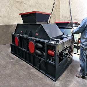 1000x700中型半自动液压对辊麻豆AV无码发货图片