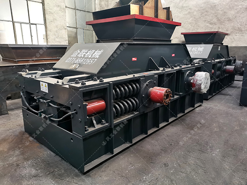 大型铁矿石对辊制砂机多少钱一台？