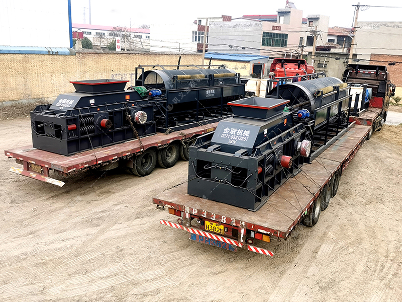 大型铁矿石对辊制砂机多少钱一台？