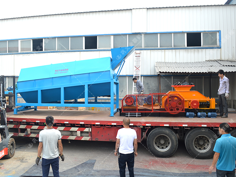 大型双齿辊麻豆AV无码 无轴托辊滚筒筛分机发往上海