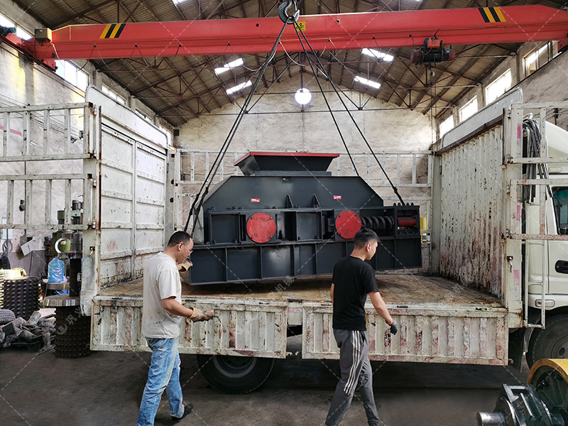 2PG800x600中型直联对辊麻豆AV无码发往河南