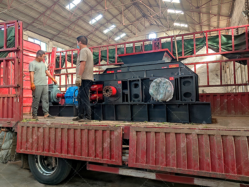 中型1000x700半自动液压对辊麻豆AV无码发货 破碎石料