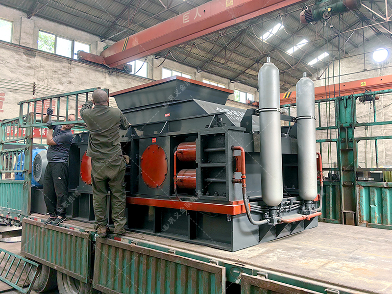 2PG1500x800大型破碎设备液压对辊麻豆AV无码发货图片