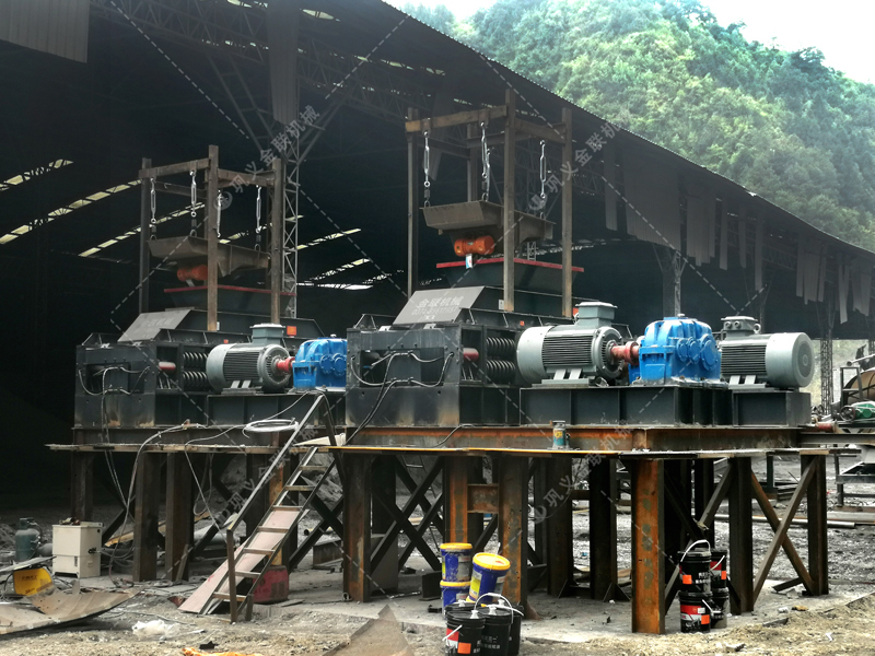 大型砂石厂购置一台重型对辊麻豆AV无码需要投资多少？