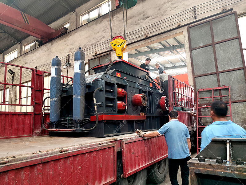 如何通过液压对辊麻豆AV无码实现石英石的2mm准确破碎?